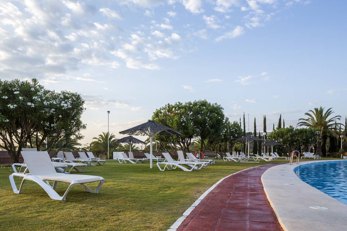 Swimming pool Hotel ILUNION Alcora Sevilla Seville