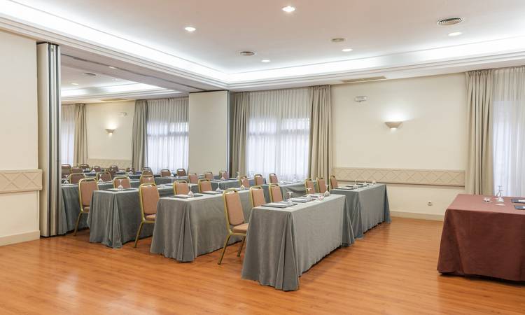 ALMENSILLA + CASTILLEJA Hotel Ilunion Alcora Sevilla Seville ALMENSILLA + CASTILLEJA Hotel Ilunion Alcora Sevilla Seville
