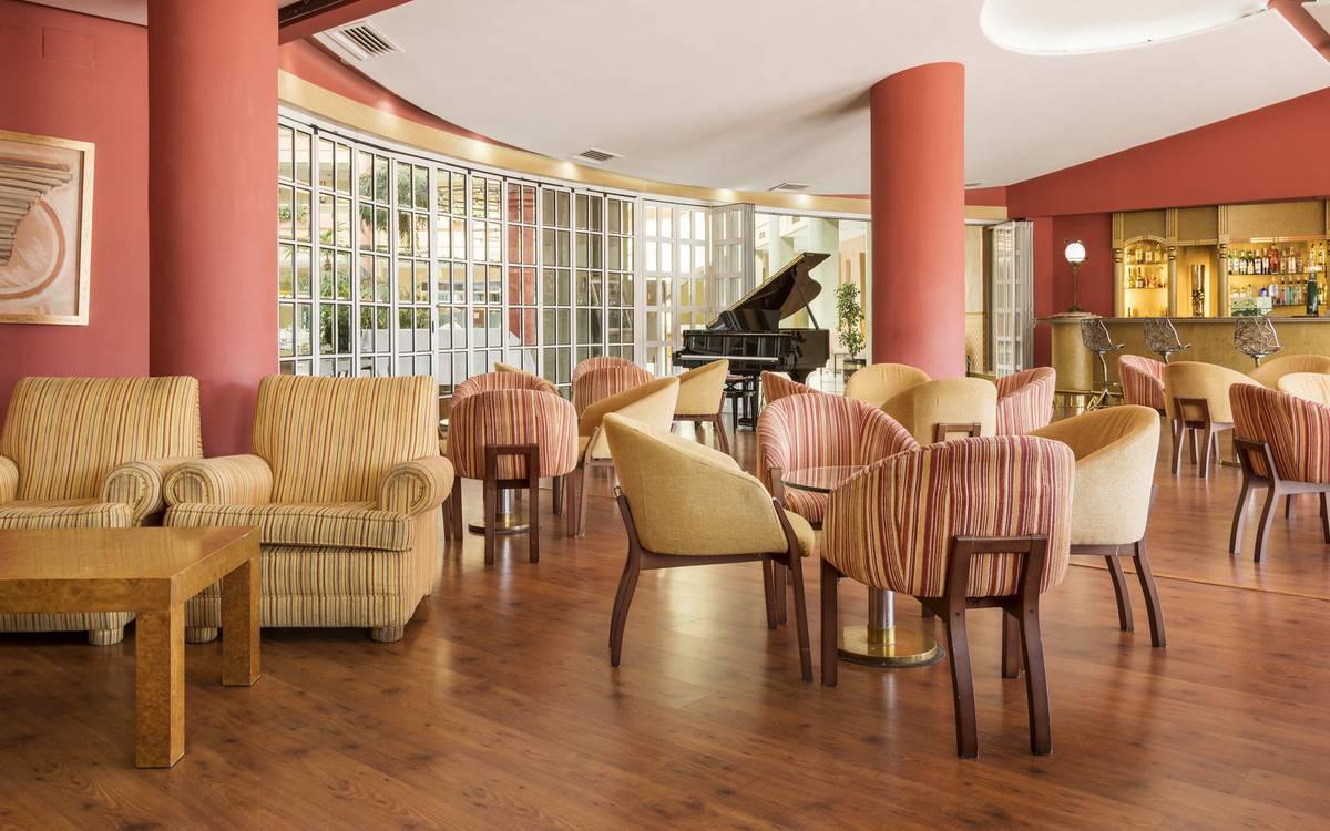 Cafeteria hotel ilunion alcora sevilla seville Cafeteria hotel ilunion alcora sevilla seville